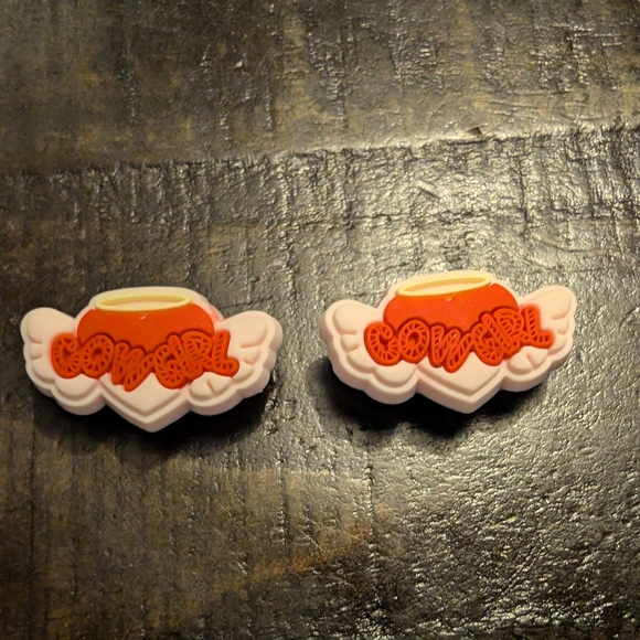 🛍️4 For $15🛍️Jibbitz Cowgirl Orange and White Winged Shoe Charms - Picture 1 of 5